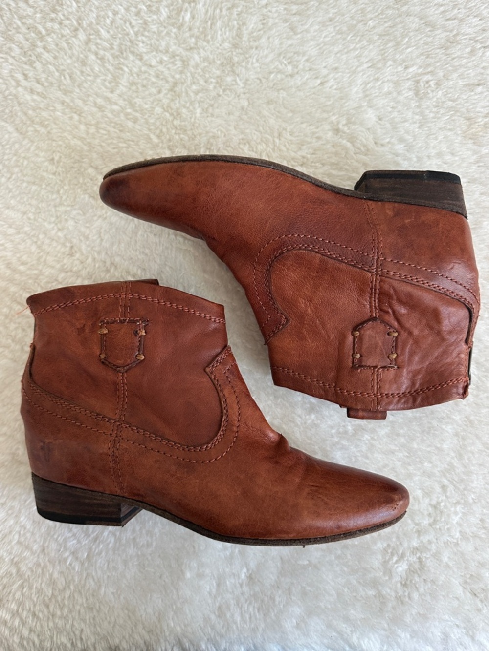 Frye Women's Monica brown leather ankle zip booties size 6